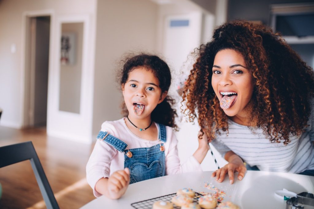 baking-kitchen-colorful-fun-mother-tongue-daughter-cookies-happy-afro_t20_eoJJyW